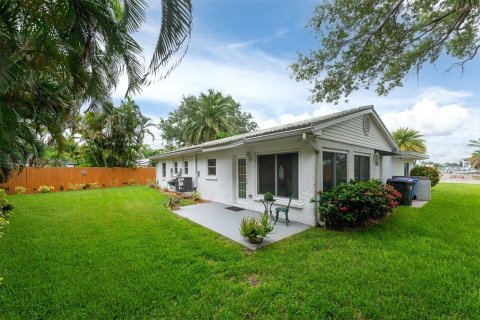 House in Treasure Island, Florida 2 bedrooms, 108.42 sq.m. № 2226398 - photo 24