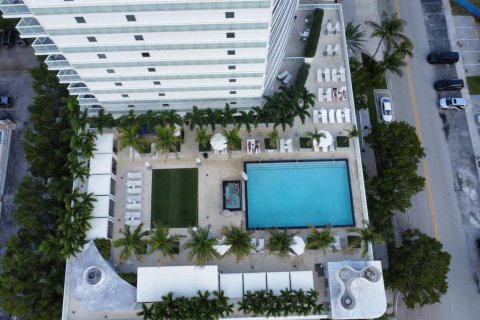 Condominio en venta en Fort Lauderdale, Florida, 1 dormitorio, 59.46 m2 № 2190037 - foto 12