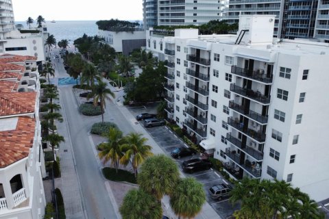 Condominio en Fort Lauderdale, Florida, 1 dormitorio № 2190037