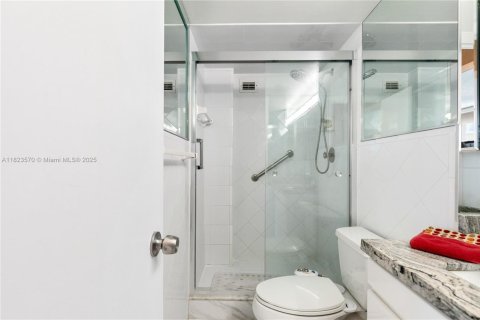 Condo in Hollywood, Florida, 2 bedrooms  № 1788937 - photo 24