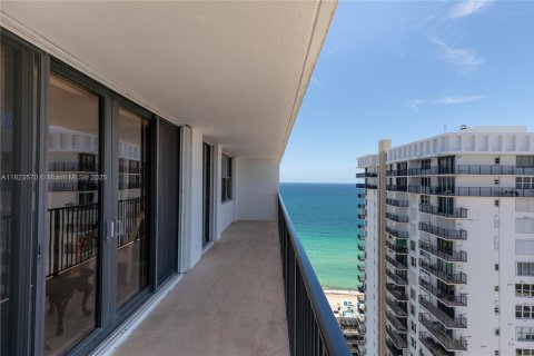 Condo in Hollywood, Florida, 2 bedrooms  № 1788937 - photo 6