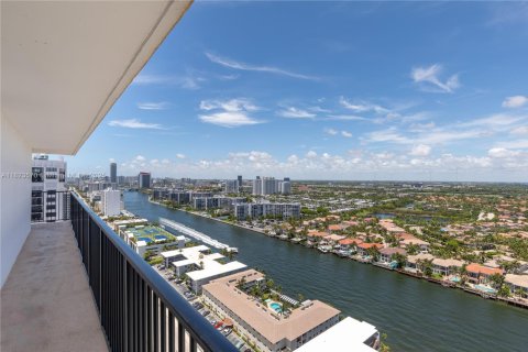 Condo in Hollywood, Florida, 2 bedrooms  № 1788937 - photo 4