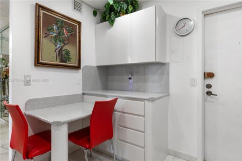 Condo in Hollywood, Florida, 2 bedrooms  № 1788937 - photo 18
