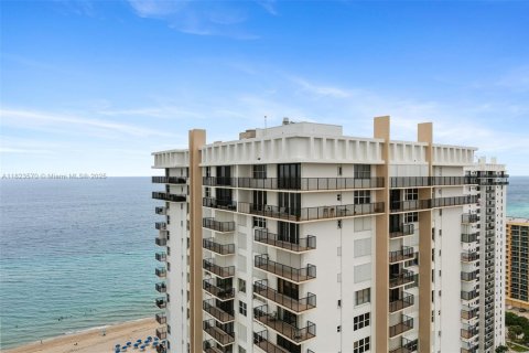 Condo in Hollywood, Florida, 2 bedrooms  № 1788937 - photo 7