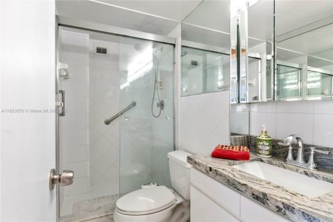 Condo in Hollywood, Florida, 2 bedrooms  № 1788937 - photo 23