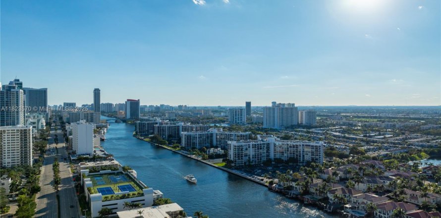 Condo in Hollywood, Florida, 2 bedrooms  № 1788937