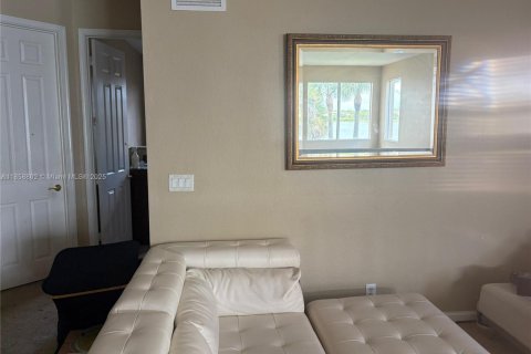 House in Port St. Lucie, Florida 3 bedrooms, 255.76 sq.m. № 1887366 - photo 4