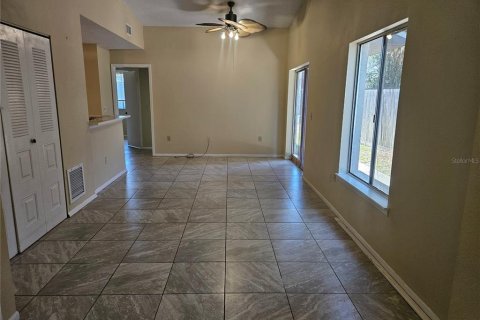 Townhouse in Winter Garden, Florida 3 bedrooms, 91.42 sq.m. № 2093955 - photo 11