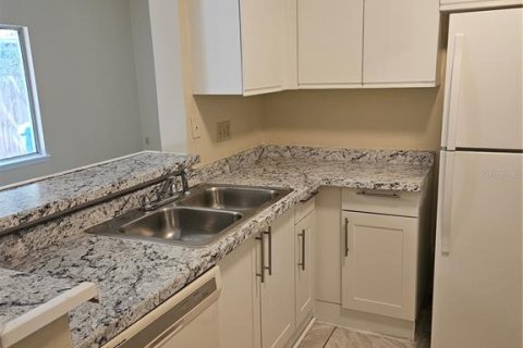 Townhouse in Winter Garden, Florida 3 bedrooms, 91.42 sq.m. № 2093955 - photo 6