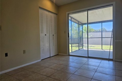 Townhouse in Winter Garden, Florida 3 bedrooms, 91.42 sq.m. № 2093955 - photo 17