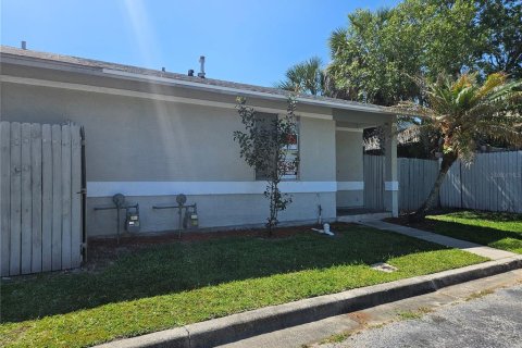Townhouse in Winter Garden, Florida 3 bedrooms, 91.42 sq.m. № 2093955 - photo 2