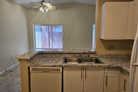 Townhouse in Winter Garden, Florida 3 bedrooms, 91.42 sq.m. № 2093955 - photo 5
