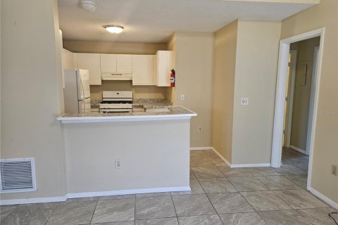 Townhouse in Winter Garden, Florida 3 bedrooms, 91.42 sq.m. № 2093955 - photo 8