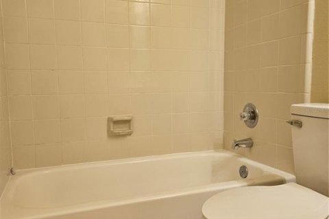 Townhouse in Winter Garden, Florida 3 bedrooms, 91.42 sq.m. № 2093955 - photo 14