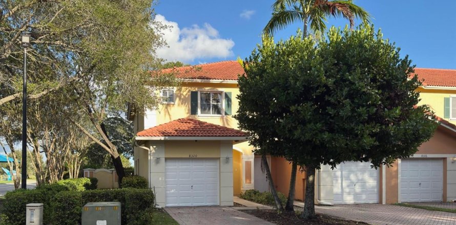 Adosado en Tamarac, Florida 3 dormitorios, 132.66 m2 № 2085870
