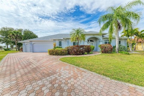House in Sarasota, Florida 5 bedrooms, 274.34 sq.m. № 2204090 - photo 10
