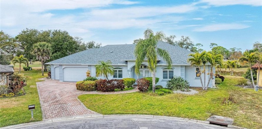 House in Sarasota, Florida 5 bedrooms, 274.34 sq.m. № 2204090