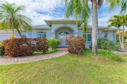 House in Sarasota, Florida 5 bedrooms, 274.34 sq.m. № 2204090 - photo 12
