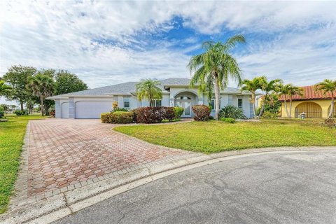 House in Sarasota, Florida 5 bedrooms, 274.34 sq.m. № 2204090 - photo 9