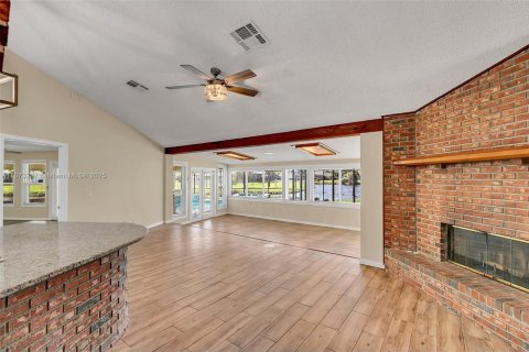 Casa en alquiler en Kissimmee, Florida, 3 dormitorios, 257.34 m2 № 1922268 - foto 5