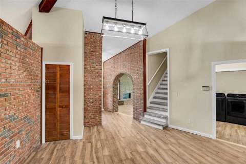 Casa en alquiler en Kissimmee, Florida, 3 dormitorios, 257.34 m2 № 1922268 - foto 9