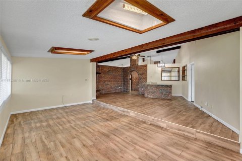 Casa en alquiler en Kissimmee, Florida, 3 dormitorios, 257.34 m2 № 1922268 - foto 4