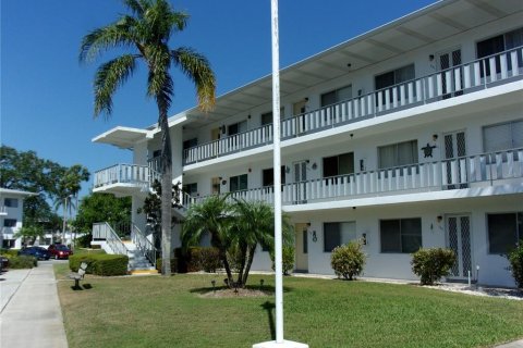 Condo in Seminole, Florida, 1 bedroom  № 1723034 - photo 2