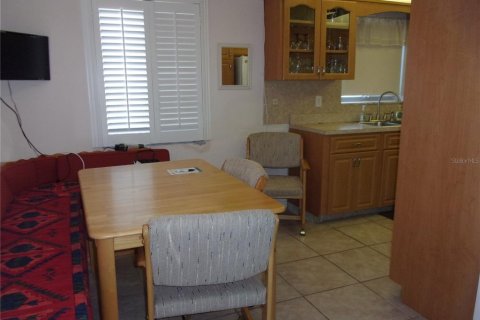 Condo in Seminole, Florida, 1 bedroom  № 1723034 - photo 9