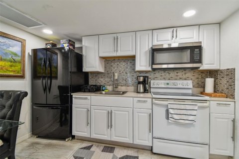 House in Clearwater, Florida 5 bedrooms, 240.06 sq.m. № 2354570 - photo 19