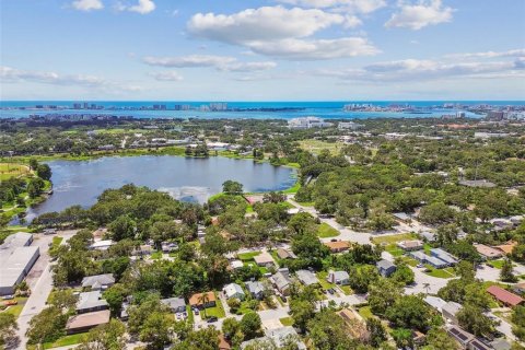 House in Clearwater, Florida 5 bedrooms, 240.06 sq.m. № 2354570 - photo 3