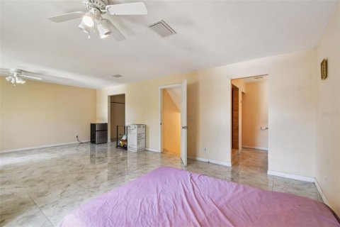 House in Clearwater, Florida 5 bedrooms, 240.06 sq.m. № 2354570 - photo 11