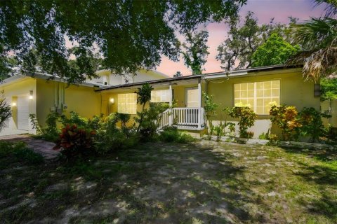 Casa en Clearwater, Florida 5 dormitorios, 240.06 m2 № 2354570