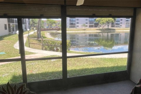 Condominio en venta en Tamarac, Florida, 2 dormitorios, 117.99 m2 № 1189758 - foto 1