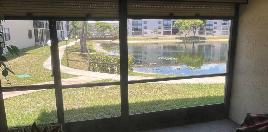 Condominio en Tamarac, Florida, 2 dormitorios № 1189758