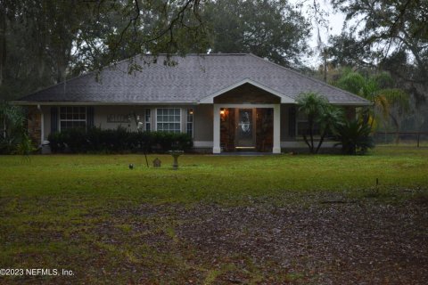 House in Palatka, Florida 3 bedrooms, 209.59 sq.m. № 770084 - photo 1