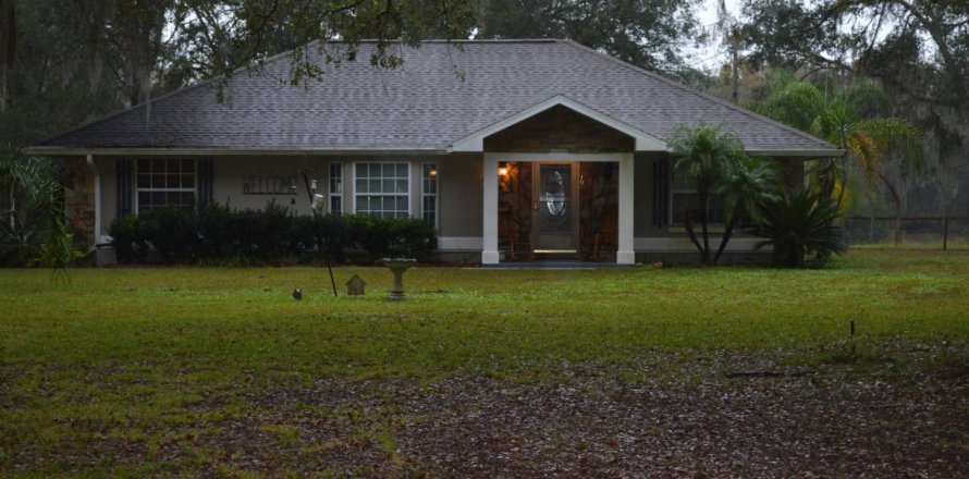 House in Palatka, Florida 3 bedrooms, 209.59 sq.m. № 770084