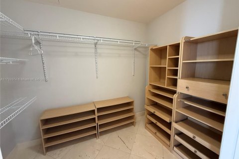 Condo in Hallandale Beach, Florida, 2 bedrooms  № 1482413 - photo 9