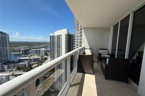 Condo in Hallandale Beach, Florida, 2 bedrooms  № 1482413 - photo 13