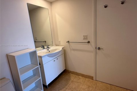 Condo in Hallandale Beach, Florida, 2 bedrooms  № 1482413 - photo 14