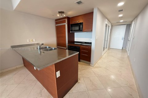 Condo in Hallandale Beach, Florida, 2 bedrooms  № 1482413 - photo 2