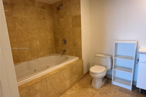 Condo in Hallandale Beach, Florida, 2 bedrooms  № 1482413 - photo 15