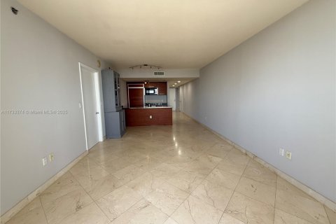 Condo in Hallandale Beach, Florida, 2 bedrooms  № 1482413 - photo 4