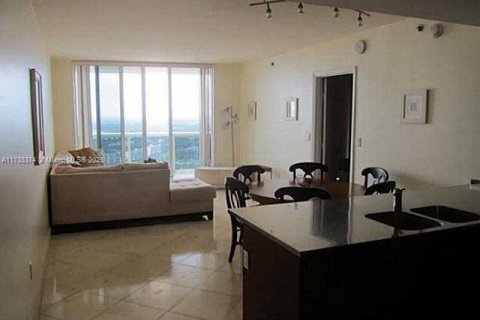 Condo in Hallandale Beach, Florida, 2 bedrooms  № 1482413 - photo 1