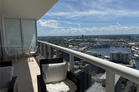 Condo in Hallandale Beach, Florida, 2 bedrooms  № 1482413 - photo 17