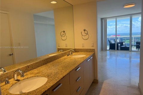Condo in Hallandale Beach, Florida, 2 bedrooms  № 1482413 - photo 10