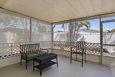 House in Gulfport, Florida 3 bedrooms, 111.85 sq.m. № 2150221 - photo 20