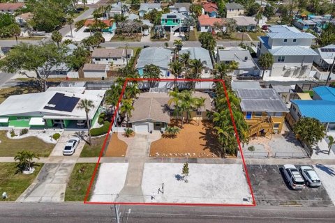 House in Gulfport, Florida 3 bedrooms, 111.85 sq.m. № 2150221 - photo 27