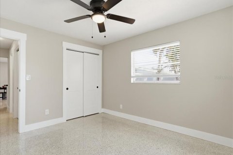 House in Gulfport, Florida 3 bedrooms, 111.85 sq.m. № 2150221 - photo 7