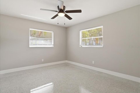 House in Gulfport, Florida 3 bedrooms, 111.85 sq.m. № 2150221 - photo 6