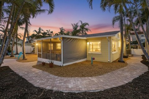 House in Gulfport, Florida 3 bedrooms, 111.85 sq.m. № 2150221 - photo 24